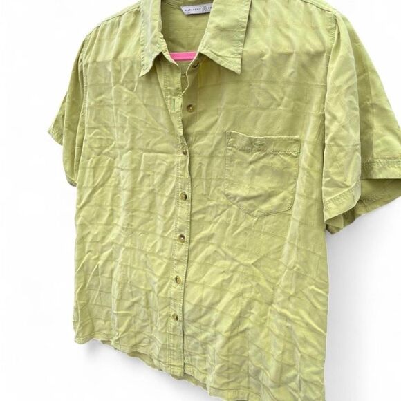 Vibrant Green Men's Casual Button Down Shirt - Picture 3 of 7
